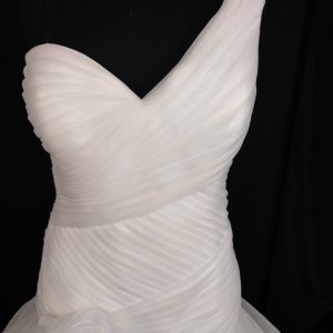 Robe de mariée asymétrique