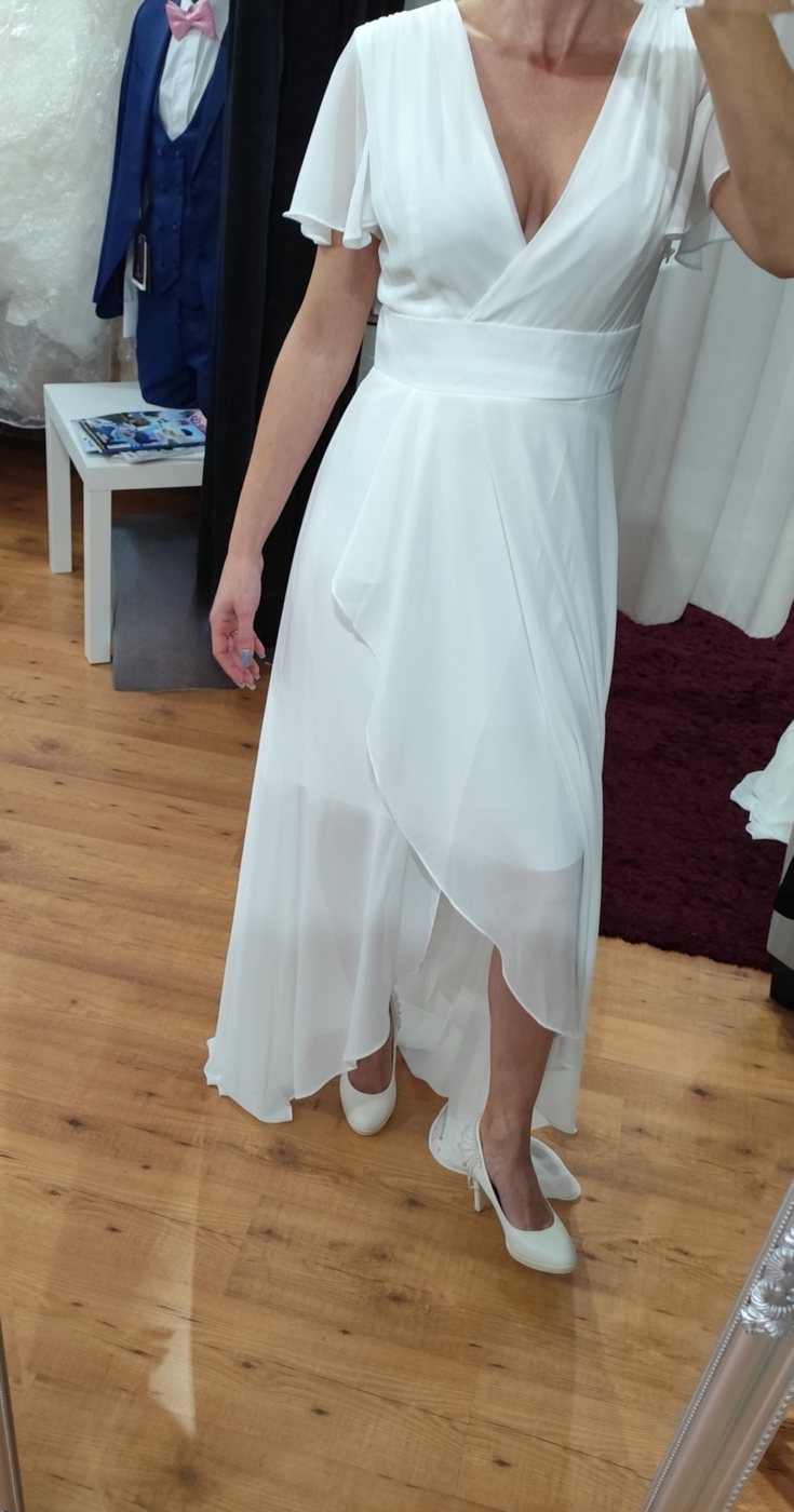 Robe de mariée asymétrique fluide