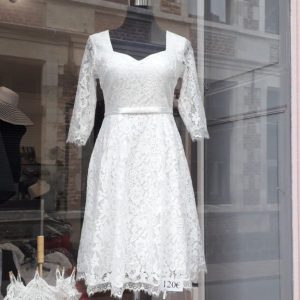 Robe de mariée courte en dentelle