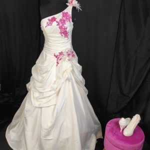 Robe de mariée fuchsia