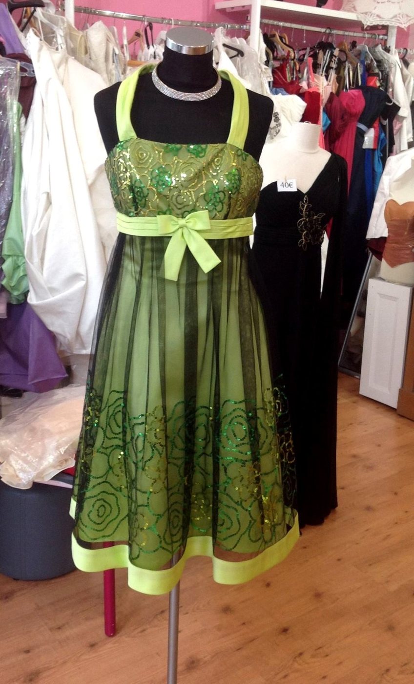 Robe de soirée verte brodée